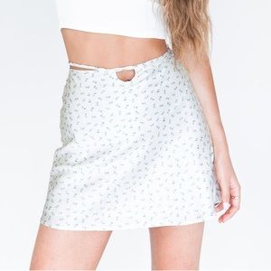 Princes polly DESERT STORM MINI SKIRT WHITE FLORAL size 4 white lavender